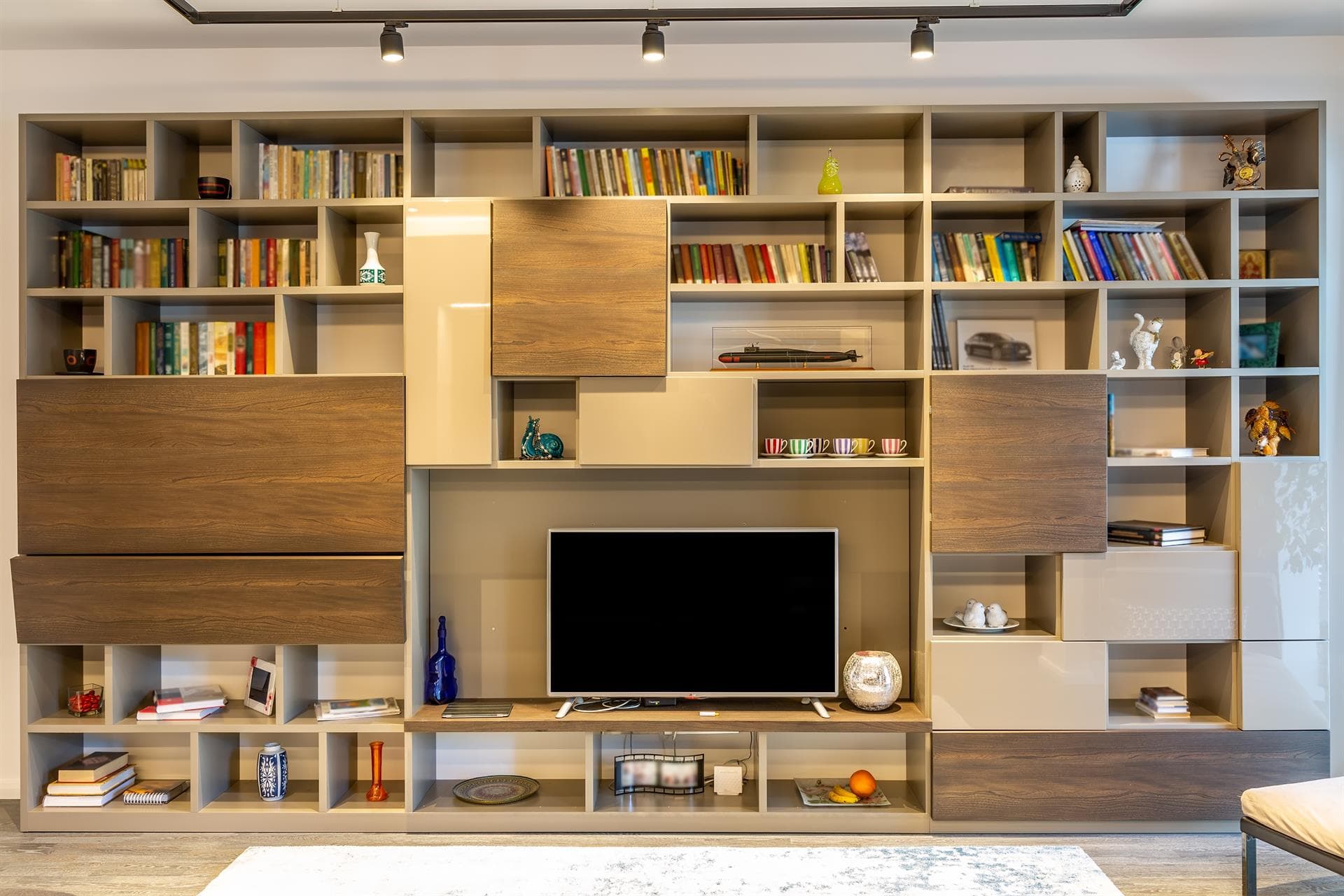 Muebles de salón a medida: organiza tu hogar con estilo